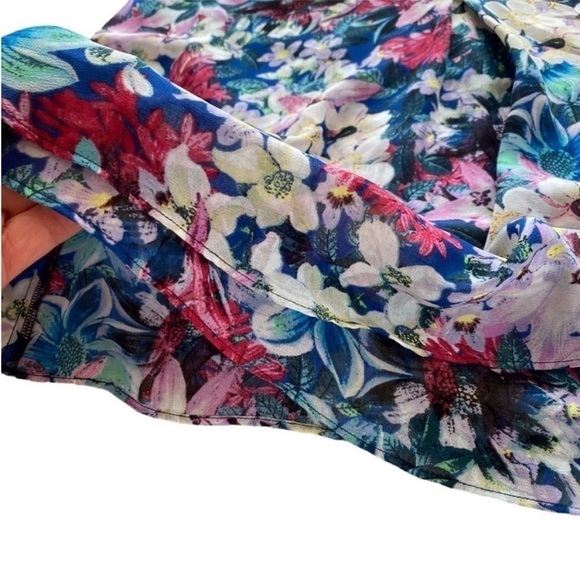 Guess Floral Flowy Blouse with Spaghetti Straps XS - Picture 5 of 7